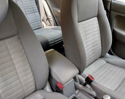 Синий Фольксваген Гольф, объемом двигателя 1.6 л и пробегом 260 тыс. км за 5700 $, фото 4 на Automoto.ua