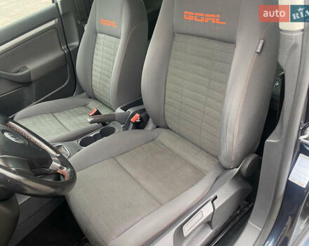 Синий Фольксваген Гольф, объемом двигателя 1.6 л и пробегом 230 тыс. км за 5950 $, фото 13 на Automoto.ua