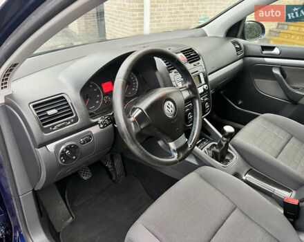 Синий Фольксваген Гольф, объемом двигателя 1.6 л и пробегом 161 тыс. км за 5800 $, фото 21 на Automoto.ua