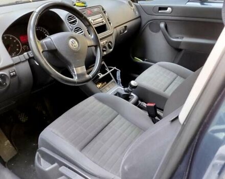 Синий Фольксваген Гольф, объемом двигателя 1.6 л и пробегом 260 тыс. км за 5700 $, фото 3 на Automoto.ua