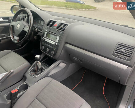 Синий Фольксваген Гольф, объемом двигателя 1.6 л и пробегом 230 тыс. км за 5950 $, фото 25 на Automoto.ua