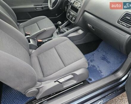 Синій Фольксваген Гольф, об'ємом двигуна 1.39 л та пробігом 226 тис. км за 4800 $, фото 26 на Automoto.ua