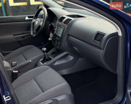 Синий Фольксваген Гольф, объемом двигателя 1.6 л и пробегом 197 тыс. км за 5777 $, фото 31 на Automoto.ua