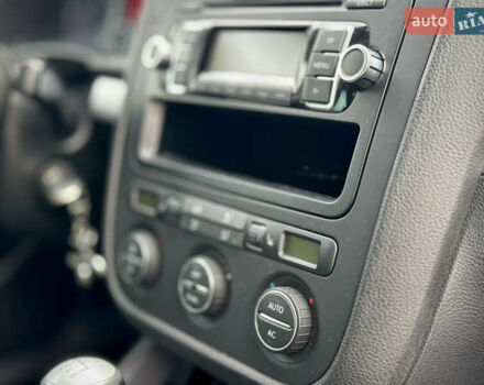 Синій Фольксваген Гольф, об'ємом двигуна 1.39 л та пробігом 140 тис. км за 5950 $, фото 4 на Automoto.ua