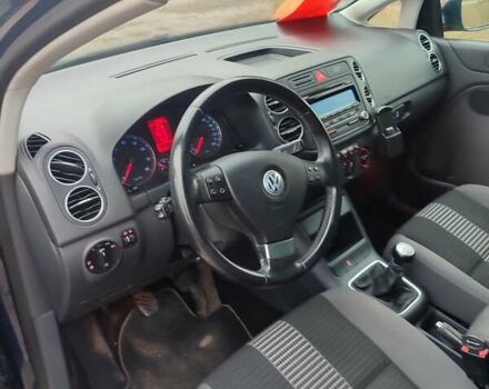 Синий Фольксваген Гольф, объемом двигателя 1.6 л и пробегом 219 тыс. км за 6800 $, фото 3 на Automoto.ua