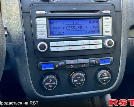 Синій Фольксваген Гольф, об'ємом двигуна 1.6 л та пробігом 217 тис. км за 5400 $, фото 6 на Automoto.ua