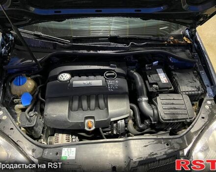 Синий Фольксваген Гольф, объемом двигателя 1.6 л и пробегом 210 тыс. км за 6000 $, фото 5 на Automoto.ua