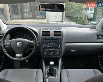 Синий Фольксваген Гольф, объемом двигателя 1.6 л и пробегом 231 тыс. км за 5650 $, фото 24 на Automoto.ua