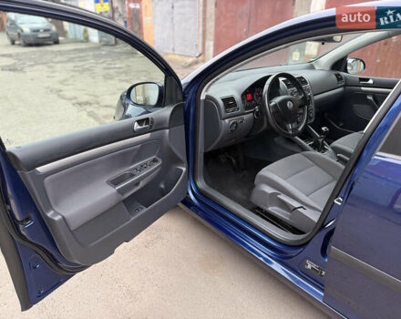 Синий Фольксваген Гольф, объемом двигателя 1.6 л и пробегом 161 тыс. км за 6400 $, фото 22 на Automoto.ua