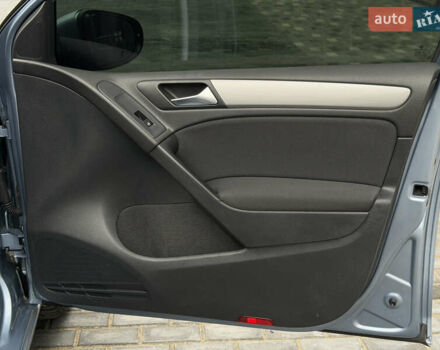 Синий Фольксваген Гольф, объемом двигателя 1.6 л и пробегом 204 тыс. км за 8650 $, фото 101 на Automoto.ua