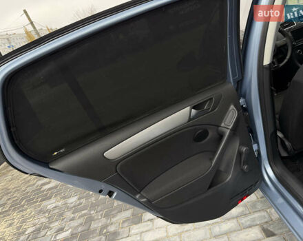 Синий Фольксваген Гольф, объемом двигателя 1.6 л и пробегом 204 тыс. км за 8650 $, фото 92 на Automoto.ua