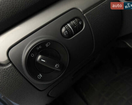 Синий Фольксваген Гольф, объемом двигателя 1.6 л и пробегом 204 тыс. км за 8650 $, фото 84 на Automoto.ua