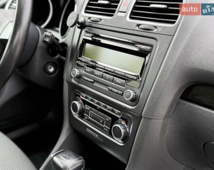 Фольксваген Гольф 2010 в Иршава на Automoto.ua Синий Фольксваген Гольф, объемом двигателя 1.39 л и пробегом 228 тыс. км за 8300 $, фото 39 на Automoto.ua