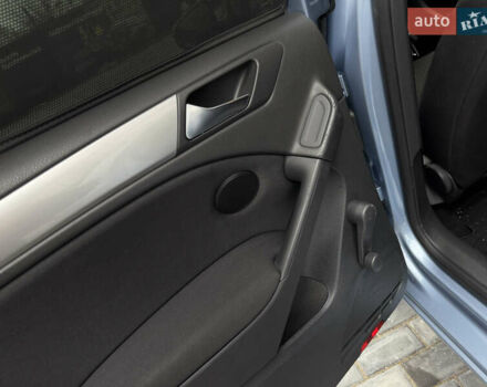 Синий Фольксваген Гольф, объемом двигателя 1.6 л и пробегом 204 тыс. км за 8650 $, фото 93 на Automoto.ua