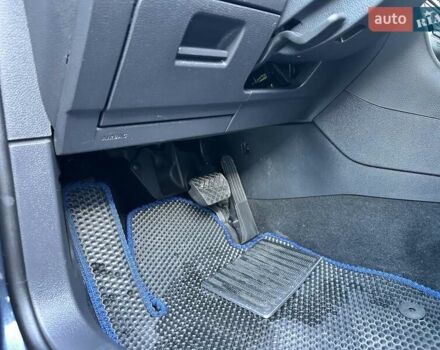 Синий Фольксваген Гольф, объемом двигателя 1.6 л и пробегом 201 тыс. км за 10499 $, фото 28 на Automoto.ua