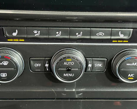 Синий Фольксваген Гольф, объемом двигателя 1.6 л и пробегом 217 тыс. км за 16950 $, фото 17 на Automoto.ua