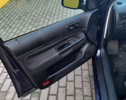 Синий Фольксваген Гольф, объемом двигателя 1.6 л и пробегом 275 тыс. км за 2400 $, фото 5 на Automoto.ua