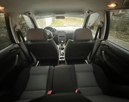 Синий Фольксваген Гольф, объемом двигателя 1.6 л и пробегом 235 тыс. км за 4350 $, фото 5 на Automoto.ua