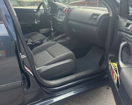 Синій Фольксваген Гольф, об'ємом двигуна 1.6 л та пробігом 300 тис. км за 6000 $, фото 4 на Automoto.ua