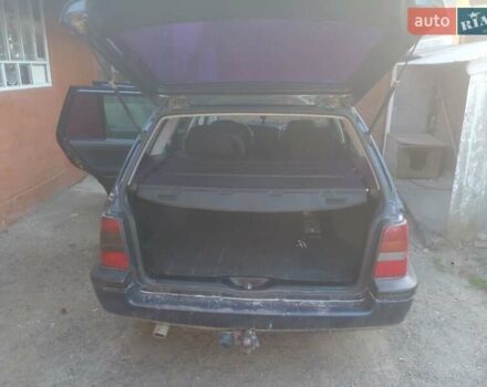 Синий Фольксваген Гольф, объемом двигателя 1.8 л и пробегом 120 тыс. км за 1100 $, фото 3 на Automoto.ua