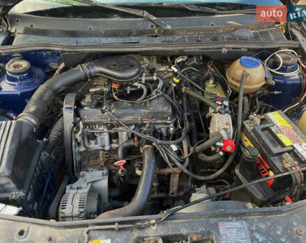 Синий Фольксваген Гольф, объемом двигателя 1.78 л и пробегом 400 тыс. км за 1950 $, фото 8 на Automoto.ua