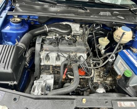 Синий Фольксваген Гольф, объемом двигателя 1.8 л и пробегом 300 тыс. км за 2100 $, фото 1 на Automoto.ua