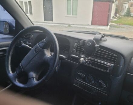 Синий Фольксваген Гольф, объемом двигателя 1.6 л и пробегом 410 тыс. км за 3500 $, фото 5 на Automoto.ua