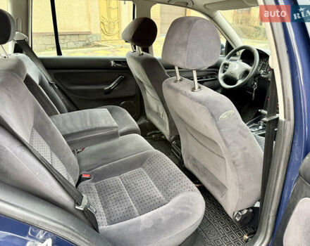 Синий Фольксваген Гольф, объемом двигателя 1.6 л и пробегом 262 тыс. км за 4799 $, фото 19 на Automoto.ua