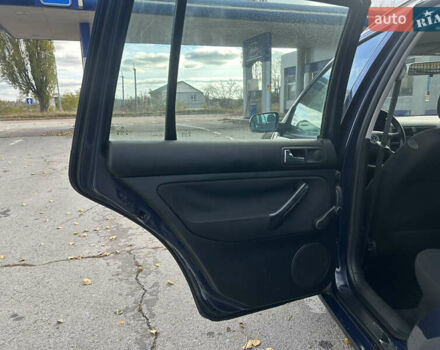 Синий Фольксваген Гольф, объемом двигателя 1.39 л и пробегом 273 тыс. км за 3850 $, фото 42 на Automoto.ua