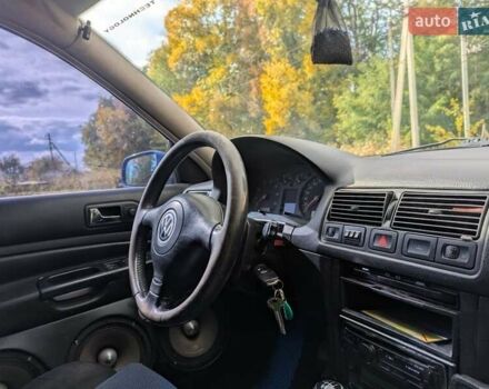 Фольксваген Гольф 1999 в Черновцах на Automoto.ua Синий Фольксваген Гольф, объемом двигателя 1.6 л и пробегом 300 тыс. км за 3800 $, фото 5 на Automoto.ua