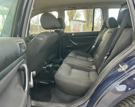 Синий Фольксваген Гольф, объемом двигателя 1.4 л и пробегом 273 тыс. км за 3850 $, фото 11 на Automoto.ua