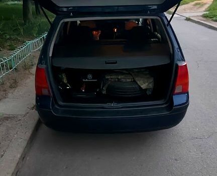 Синий Фольксваген Гольф, объемом двигателя 1.6 л и пробегом 342 тыс. км за 3500 $, фото 3 на Automoto.ua