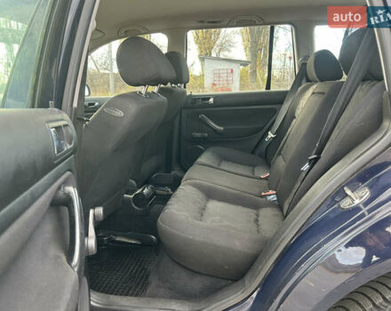 Синий Фольксваген Гольф, объемом двигателя 1.39 л и пробегом 273 тыс. км за 3850 $, фото 43 на Automoto.ua