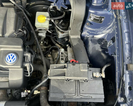 Синий Фольксваген Гольф, объемом двигателя 1.39 л и пробегом 273 тыс. км за 3850 $, фото 62 на Automoto.ua