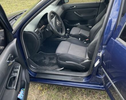 Синий Фольксваген Гольф, объемом двигателя 1.6 л и пробегом 260 тыс. км за 4300 $, фото 4 на Automoto.ua