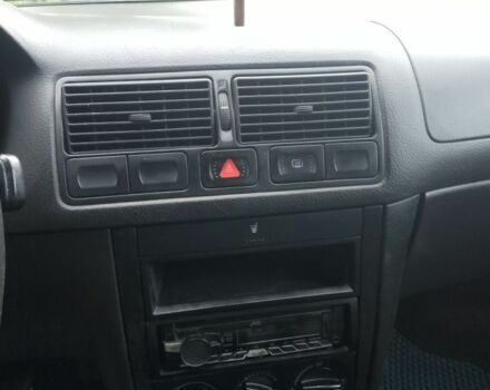 Синий Фольксваген Гольф, объемом двигателя 1.6 л и пробегом 400 тыс. км за 2850 $, фото 3 на Automoto.ua