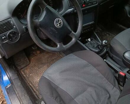 Синий Фольксваген Гольф, объемом двигателя 2 л и пробегом 370 тыс. км за 3700 $, фото 5 на Automoto.ua