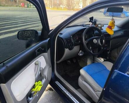 Синий Фольксваген Гольф, объемом двигателя 1.6 л и пробегом 302 тыс. км за 3650 $, фото 11 на Automoto.ua