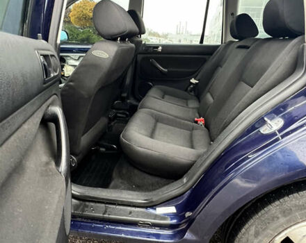 Синий Фольксваген Гольф, объемом двигателя 1.6 л и пробегом 275 тыс. км за 4200 $, фото 15 на Automoto.ua