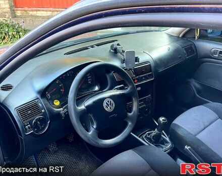 Синий Фольксваген Гольф, объемом двигателя 1.6 л и пробегом 340 тыс. км за 3350 $, фото 7 на Automoto.ua