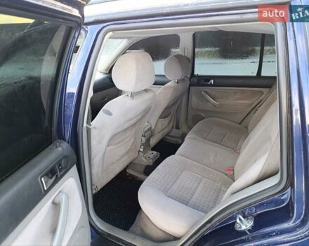 Синий Фольксваген Гольф, объемом двигателя 1.9 л и пробегом 420 тыс. км за 3000 $, фото 5 на Automoto.ua