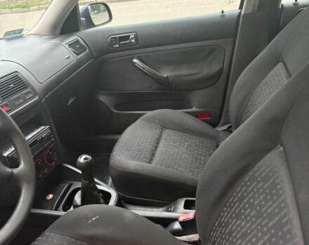 Синий Фольксваген Гольф, объемом двигателя 2 л и пробегом 300 тыс. км за 2400 $, фото 6 на Automoto.ua