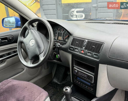 Синий Фольксваген Гольф, объемом двигателя 1.4 л и пробегом 236 тыс. км за 3900 $, фото 20 на Automoto.ua