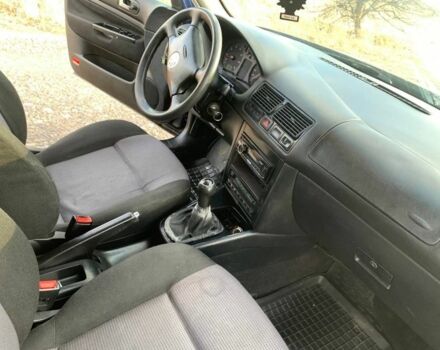 Синий Фольксваген Гольф, объемом двигателя 1.4 л и пробегом 258 тыс. км за 2700 $, фото 7 на Automoto.ua