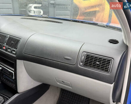 Синий Фольксваген Гольф, объемом двигателя 1.4 л и пробегом 236 тыс. км за 3900 $, фото 21 на Automoto.ua