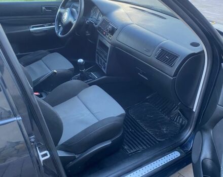 Синий Фольксваген Гольф, объемом двигателя 1.6 л и пробегом 205 тыс. км за 2400 $, фото 19 на Automoto.ua