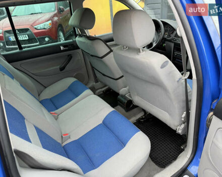 Синий Фольксваген Гольф, объемом двигателя 1.4 л и пробегом 236 тыс. км за 3900 $, фото 3 на Automoto.ua