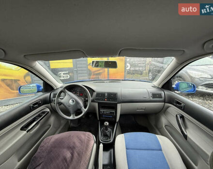 Синий Фольксваген Гольф, объемом двигателя 1.4 л и пробегом 236 тыс. км за 3900 $, фото 2 на Automoto.ua