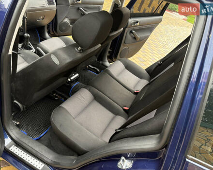 Синий Фольксваген Гольф, объемом двигателя 1.6 л и пробегом 232 тыс. км за 3800 $, фото 5 на Automoto.ua