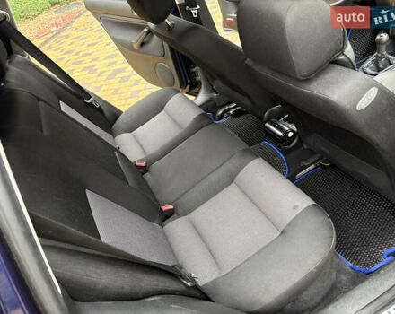 Синий Фольксваген Гольф, объемом двигателя 1.6 л и пробегом 232 тыс. км за 3800 $, фото 11 на Automoto.ua